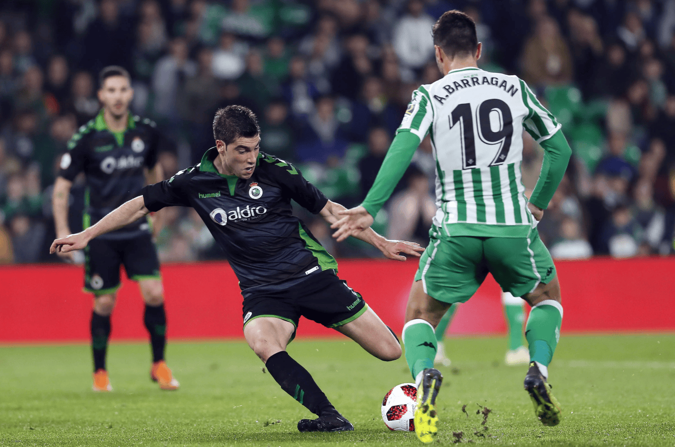 关于西甲赛前走向成谜；芝加哥公牛再遭质疑；压力陡增；纪律约束更严格的信息